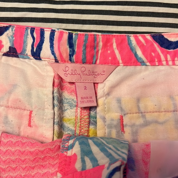 Lilly Pulitzer shorts 3 in. Size 2 - Picture 2 of 3